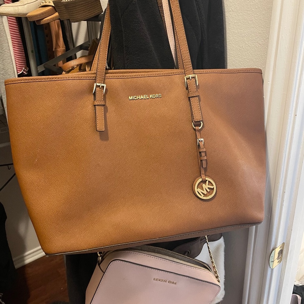 Michael Kors purse - Picture 1 of 2